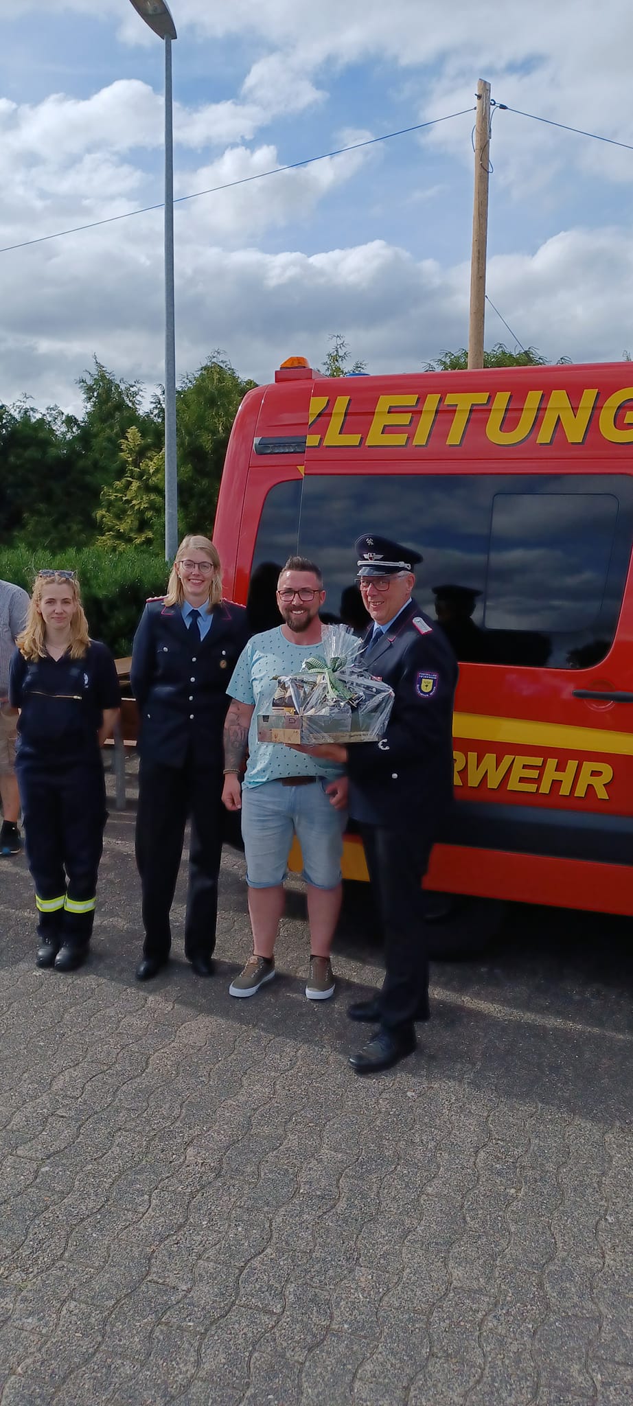 Spende F r Die Feuerwehr Feuerwehren Der Samtgemeinde Rehden